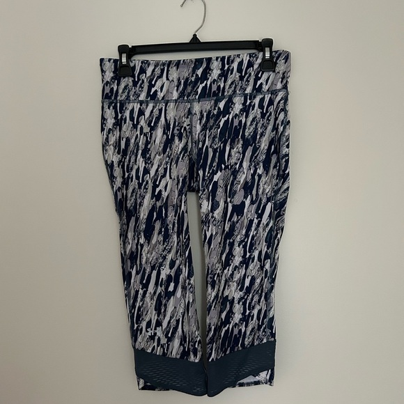 Navy and White Abstract Capri Leggings - Picture 1 of 8